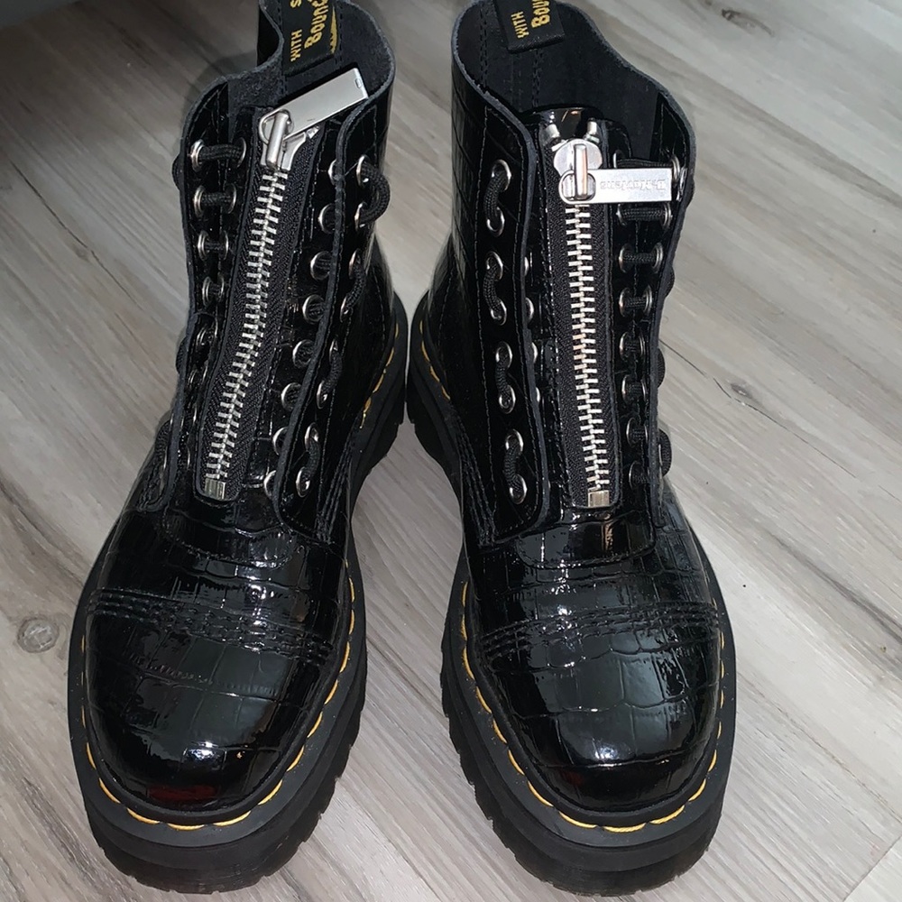 Doc Marten ‘SINCLAIR’ croc embossed platform boot